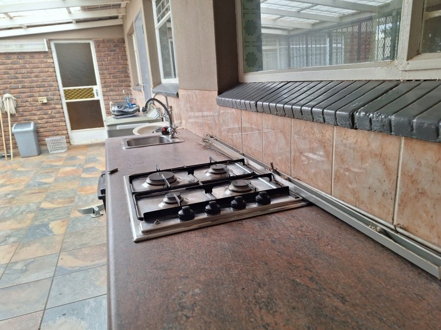 5 Bedroom Property for Sale in Mohadin North West